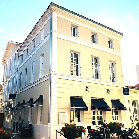 Hotel 2 Etoiles Et Restaurant Le Galet Bleu 富拉 外观 照片