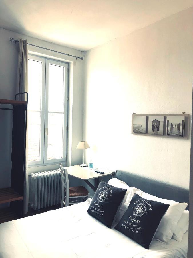 Hotel 2 Etoiles Et Restaurant Le Galet Bleu 富拉 外观 照片