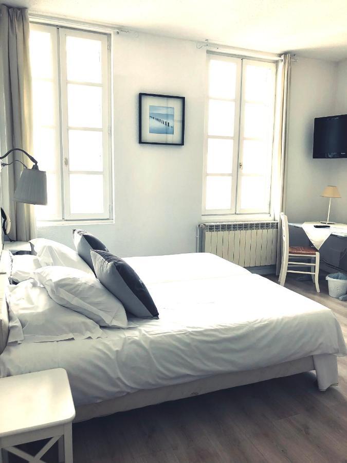 Hotel 2 Etoiles Et Restaurant Le Galet Bleu 富拉 外观 照片